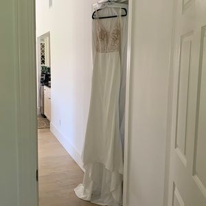 Never worn wedding dress, never altered. Perfect condition.